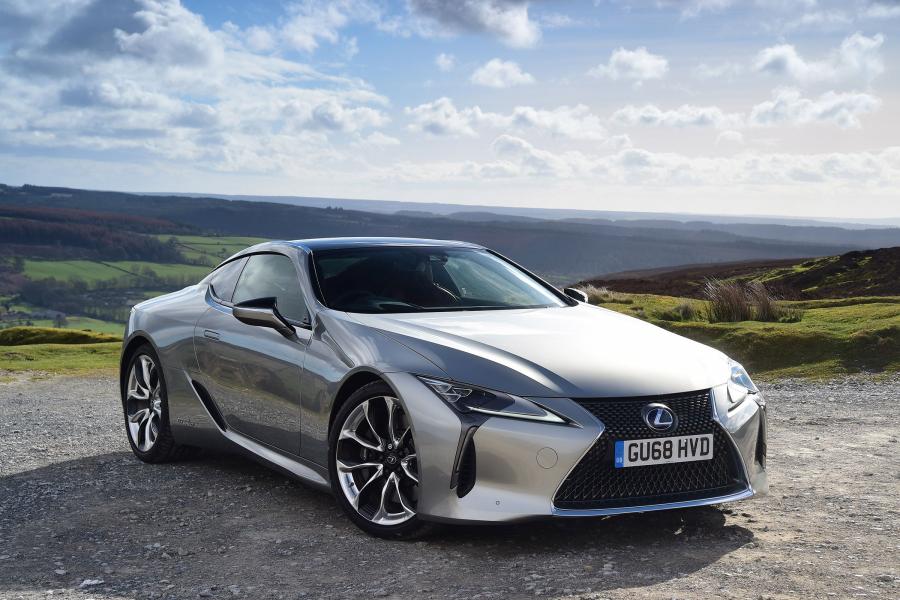  Lexus LC500h 2017 года  (UK) (фото 22 из 41)